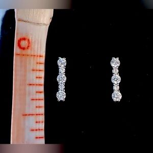 Helzberg Lab Grown Diamond Bar Stud Earrings in 14K White Gold (1/4 ct. tw.)